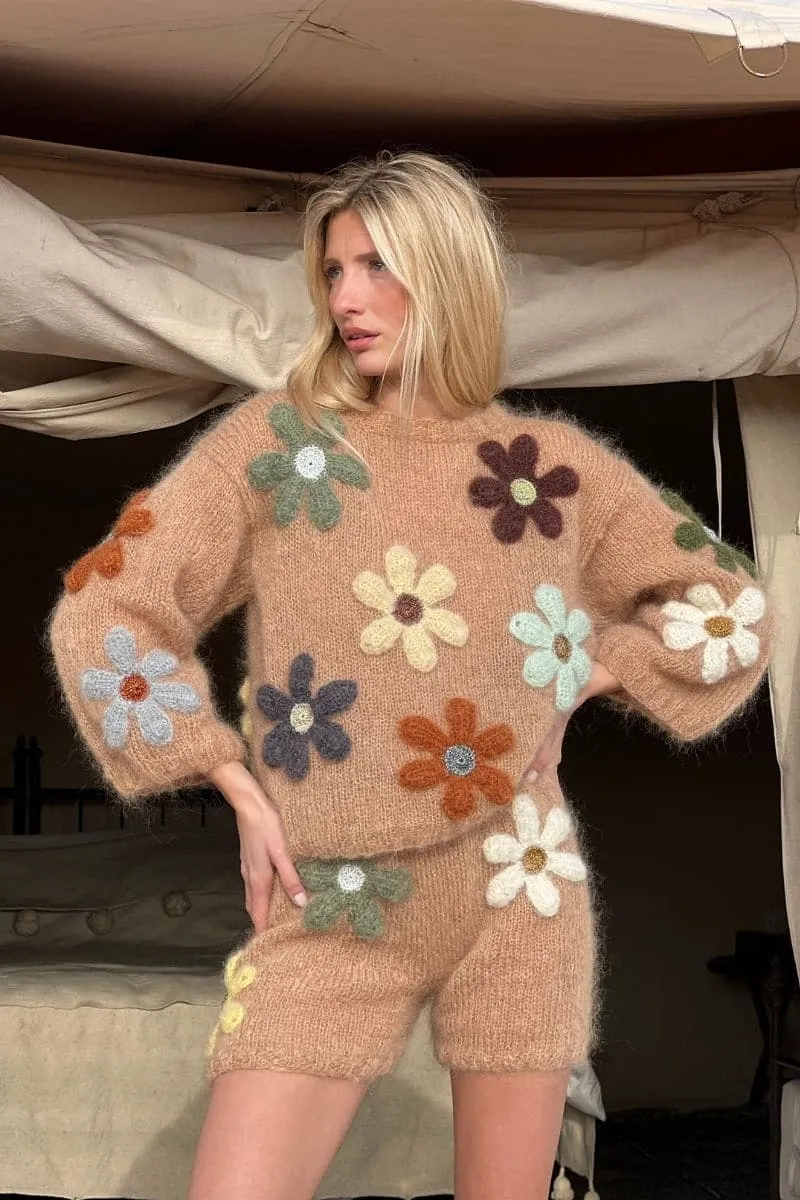 BEIGE FREE FLOWERS PULL SWEATER