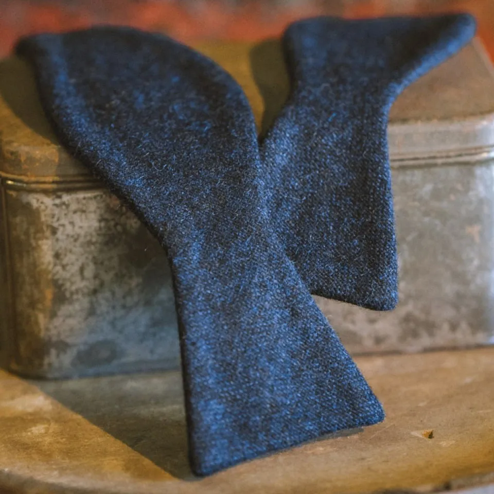 Classic Solid Wool Bow Tie | Charcoal