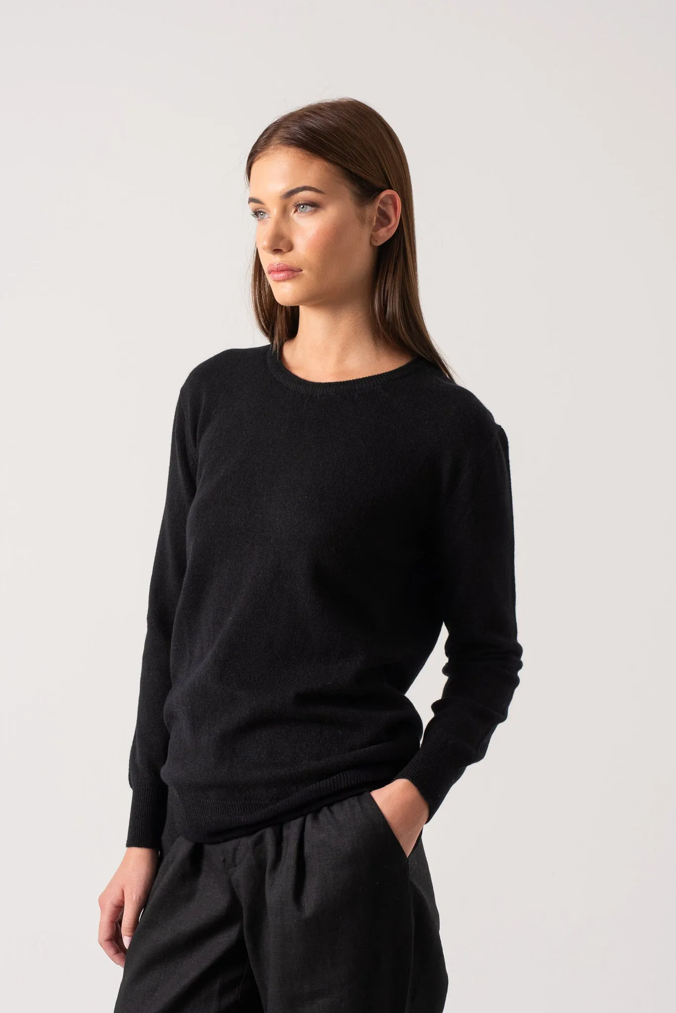 Velare Crewneck 100% Cashmere Sweater Black