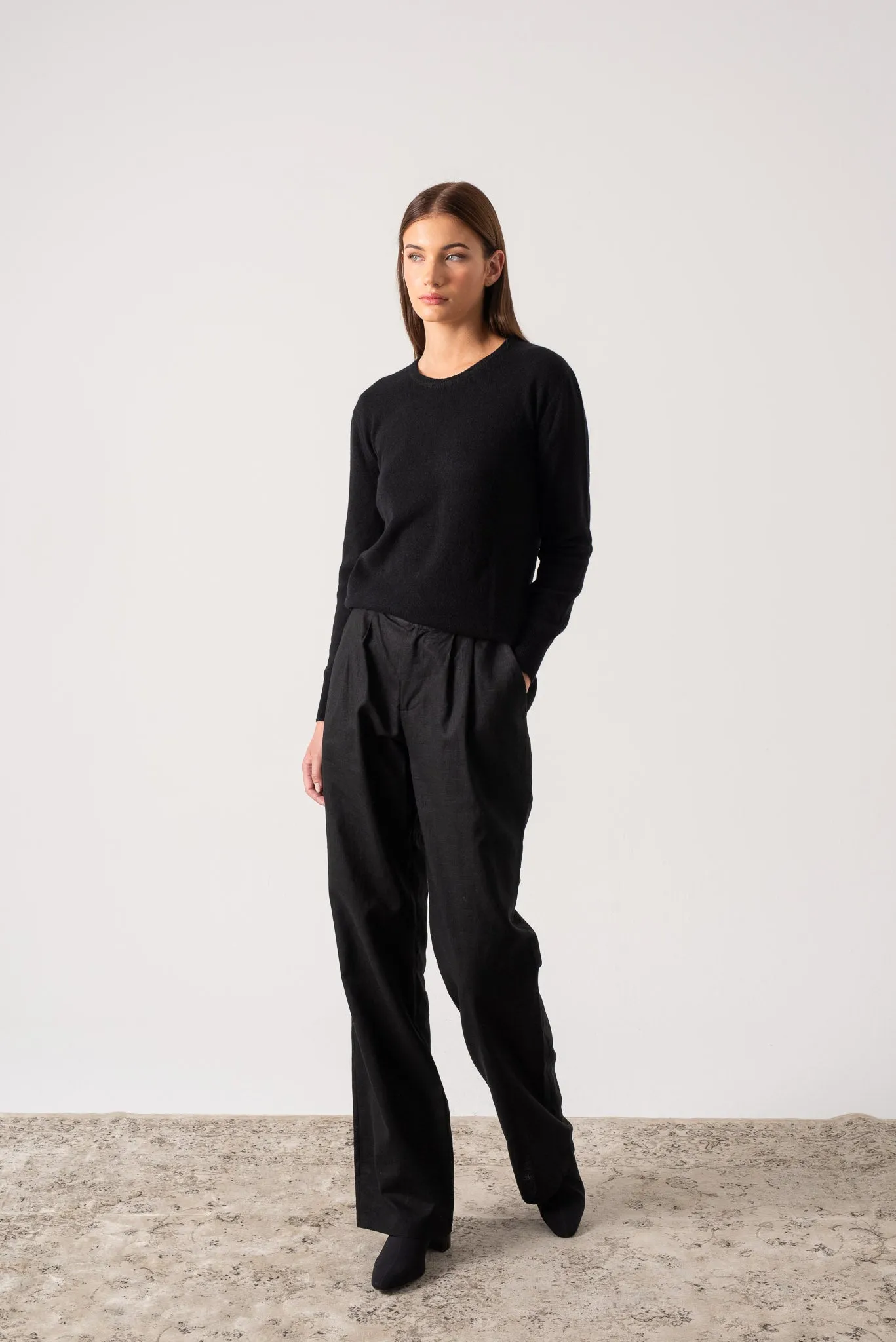 Velare Crewneck 100% Cashmere Sweater Black