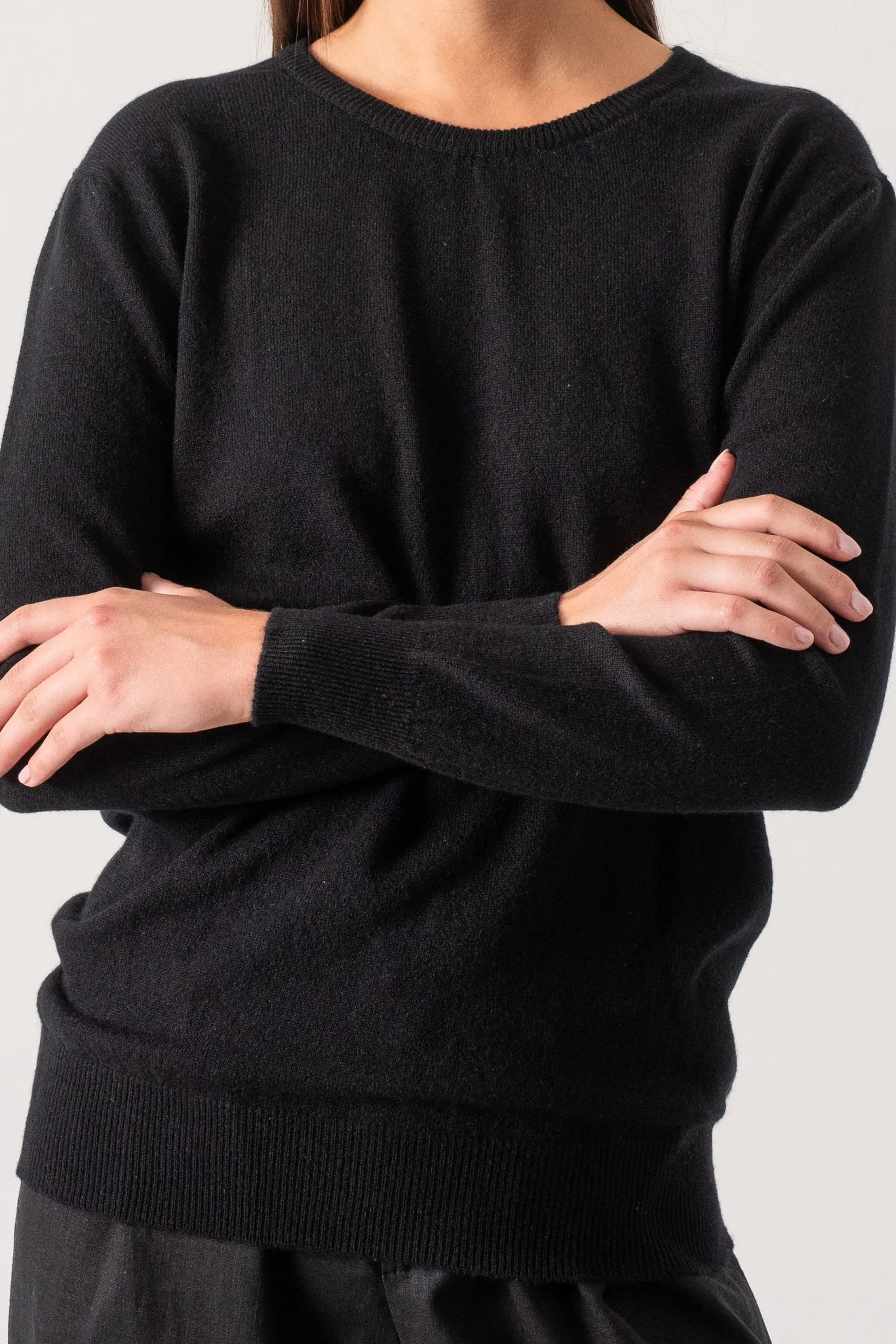 Velare Crewneck 100% Cashmere Sweater Black